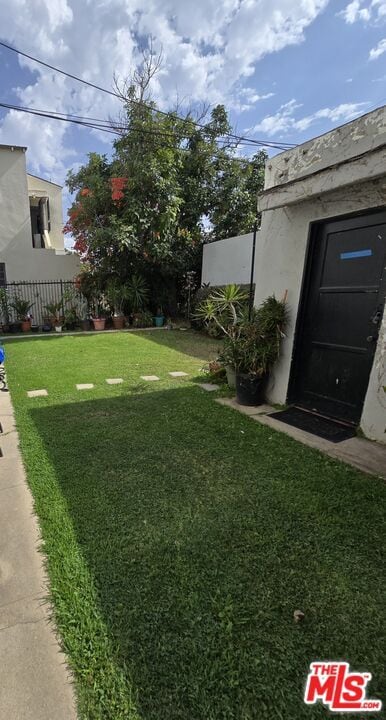 Building Photo - 1338 S Dunsmuir Ave