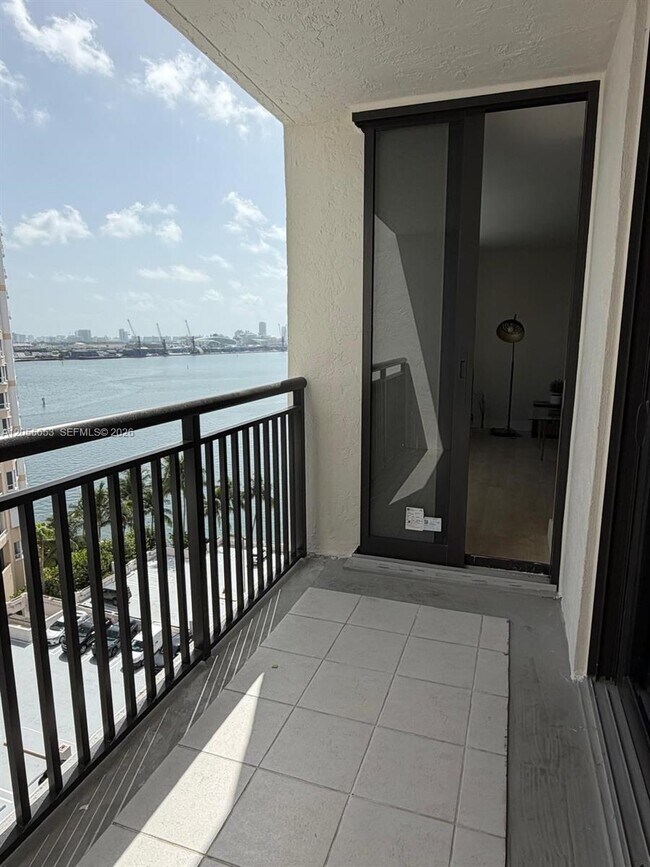 Building Photo - 540 Brickell Key Dr