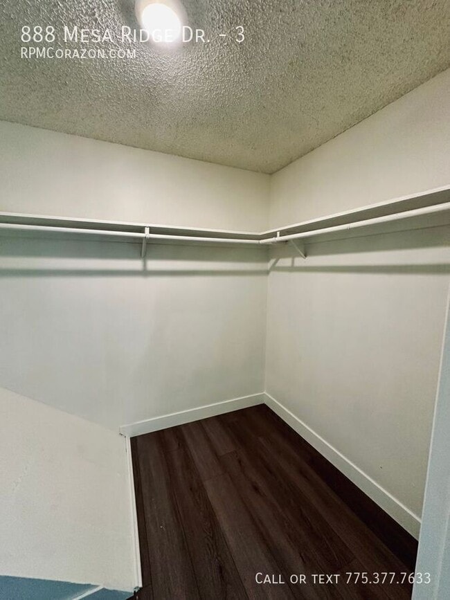 Building Photo - 888 Mesa Ridge Dr