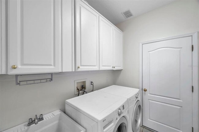 Building Photo - 1915 Fruitridge St