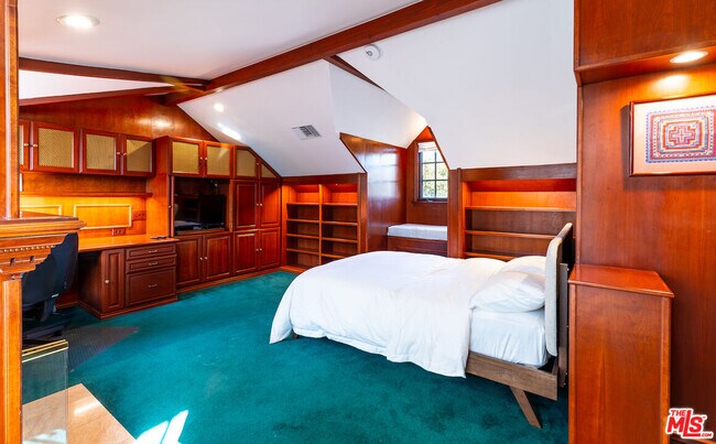 Building Photo - 2771 Club Dr