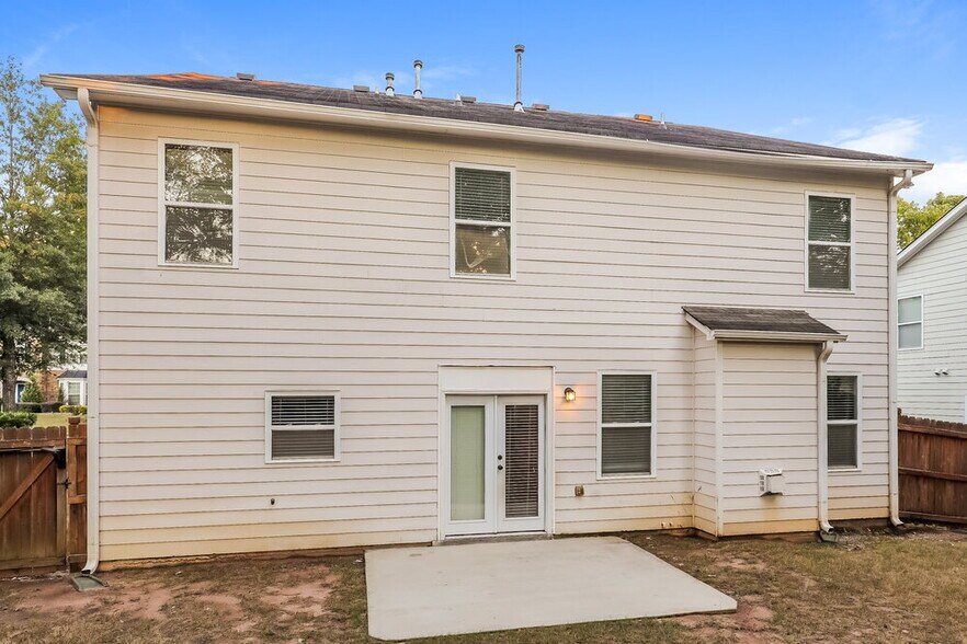 Building Photo - 85 Lakeshore Pkwy