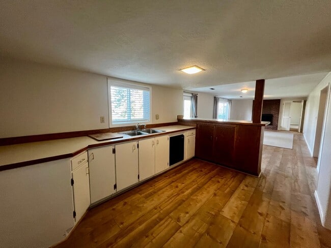 Building Photo - Beautiful North Hill Home Near Vincent Park!