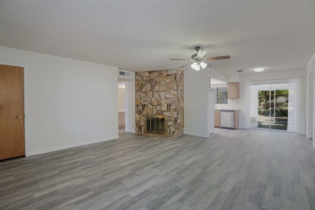 Building Photo - 3 Bedroom, 2 Bath Home with Garage For Rent in Prescott!