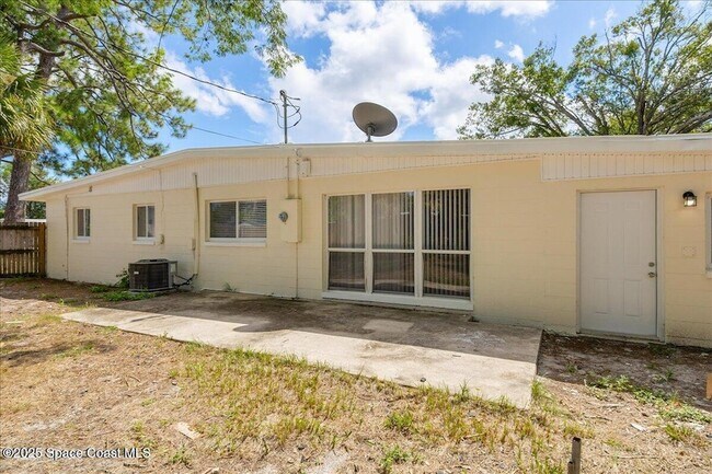 Building Photo - 1104 Azalea Ln