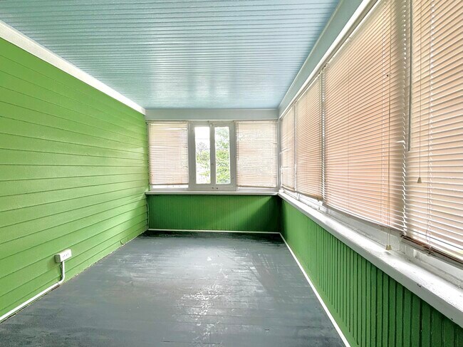 Building Photo - 307 South Ave