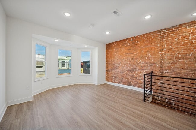 Building Photo - 5644 Blakemore St