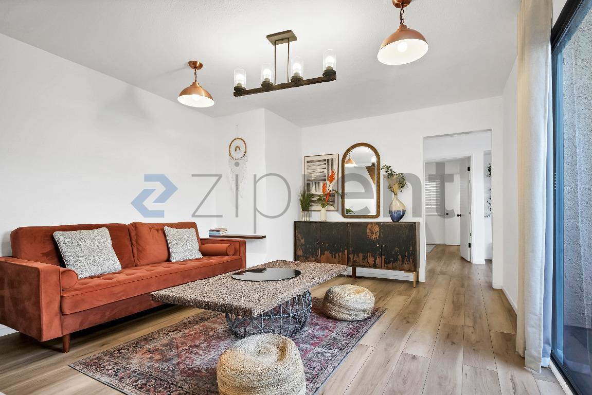 Building Photo - 10444 Canoga Ave