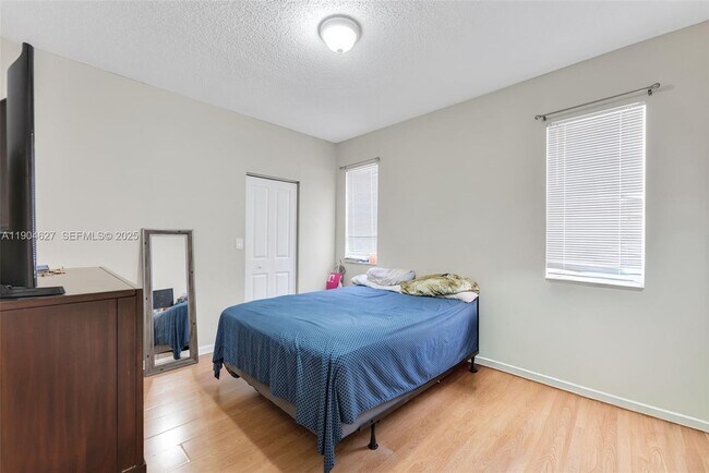 Building Photo - 5840 W Sample Rd