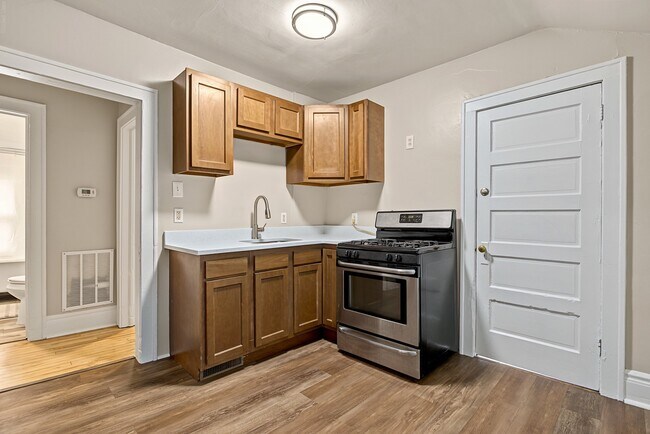Building Photo - 560 S Stryker Ave