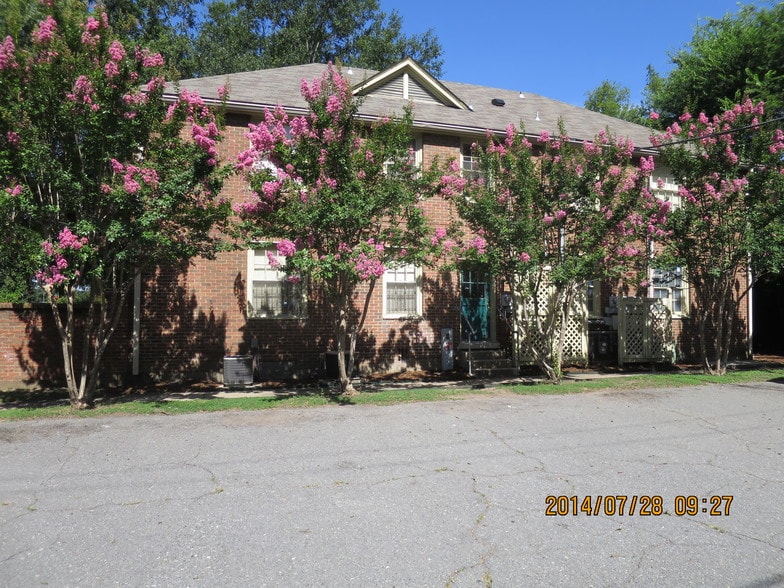 Building Photo - 1023 Scott St