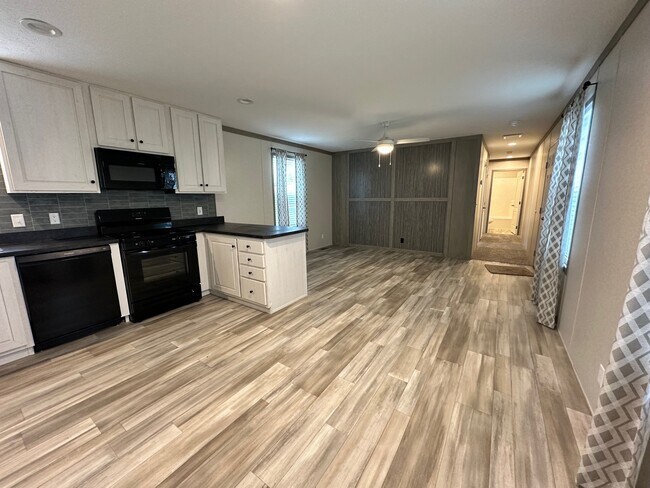 Building Photo - 81 Nettie Ave