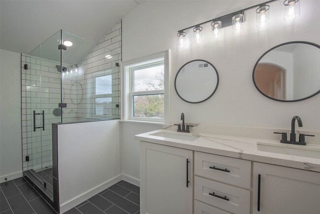 Building Photo - 1459 Munger St