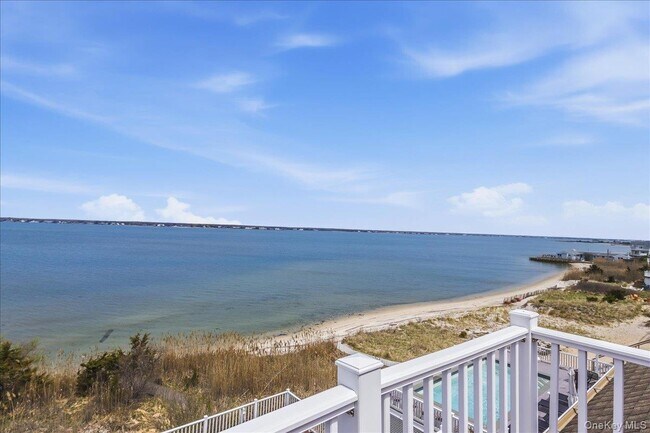 Building Photo - 672 Dune Rd