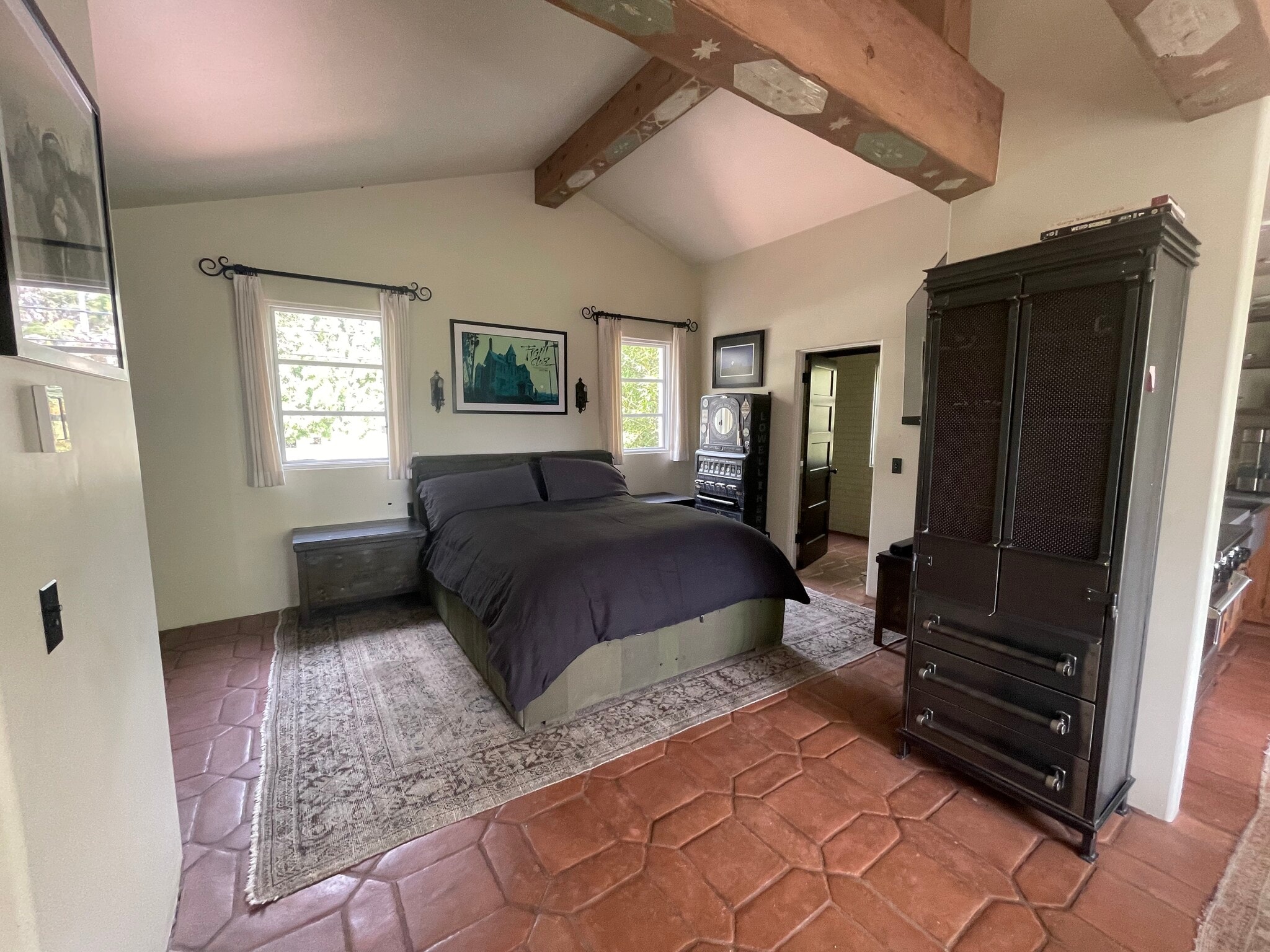 Building Photo - 232 E Los Olivos St