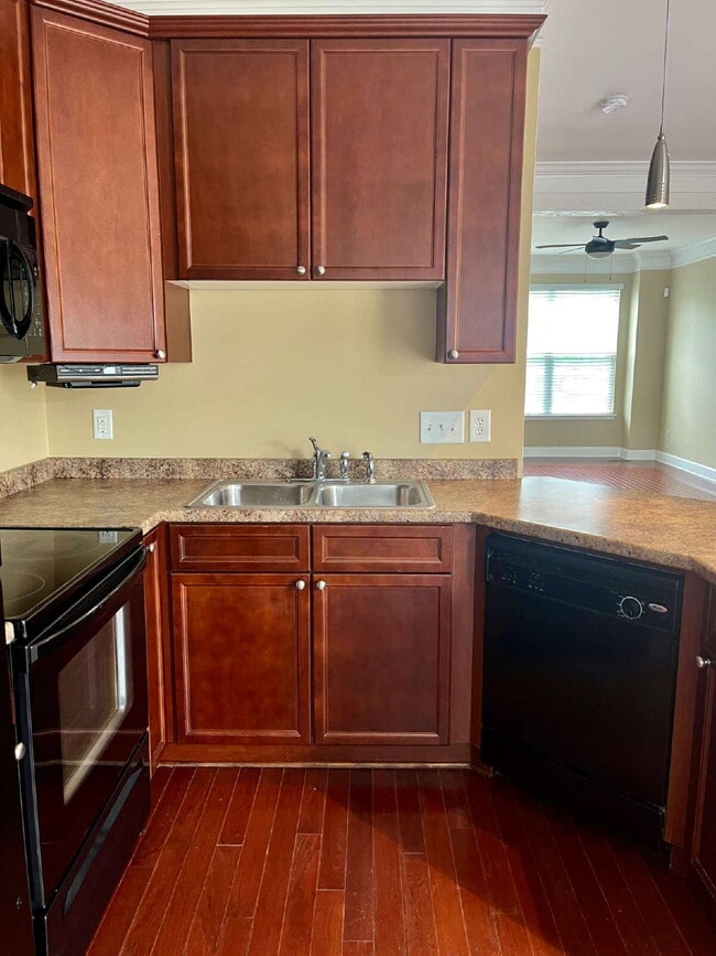 Building Photo - Spacious Lenox Village Townhouse: 3 Beds, ...