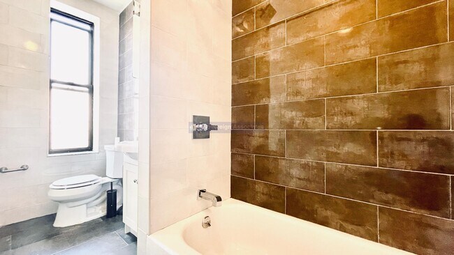Floorplan - 530 Isham St