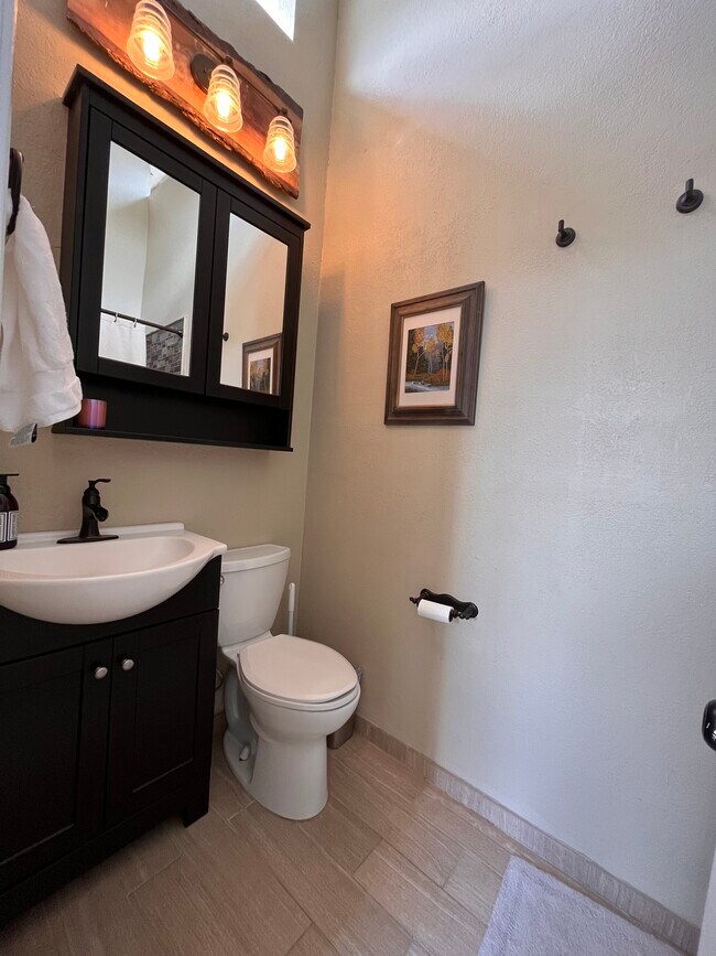 Den bathroom - 2714 Hyder Ave SE