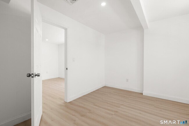 Building Photo - 64 Soundview Ave