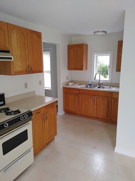 Building Photo - 15 Barstow Ave