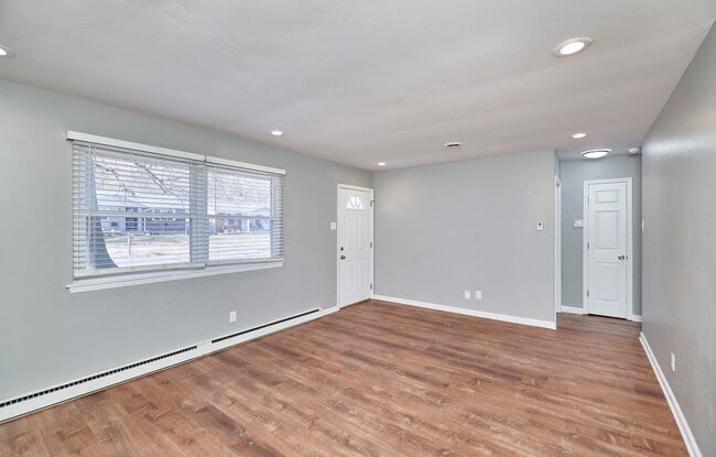 Building Photo - 3335 Boca Raton Dr