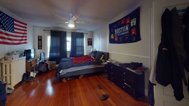 Building Photo - 5 bed 2 bath unit in Brookline.... Rare 3 parking included... Rare pricing.. Don't miss out!