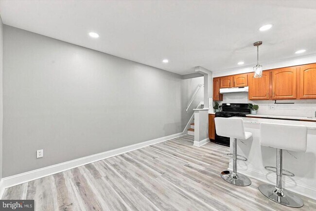 Building Photo - 105 Fronefield Ave