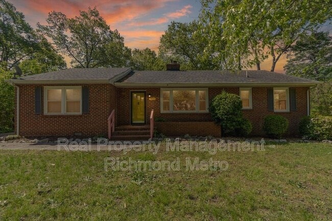 Building Photo - 7421 Dell Dr