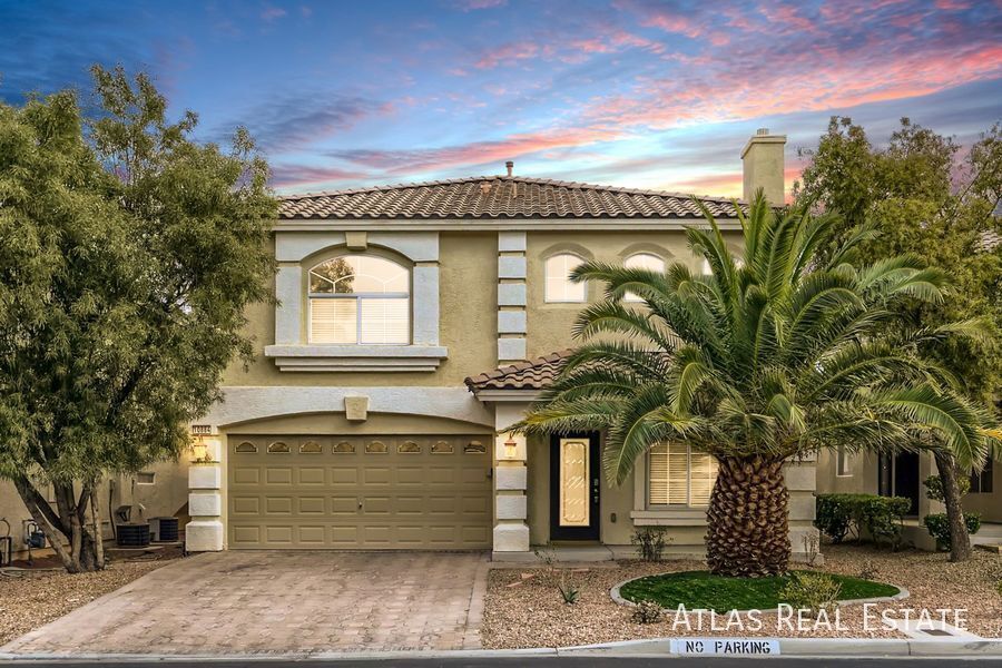 Building Photo - 10884 Royal Highlands St