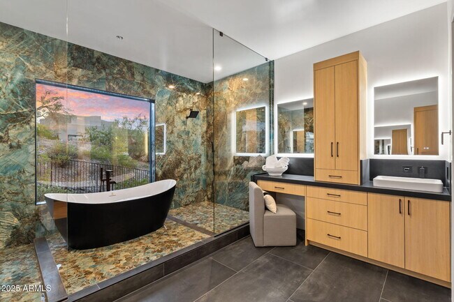 Building Photo - 3135 E Palo Verde Dr