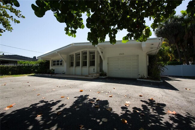 Building Photo - 2305 N Ocean Blvd