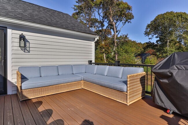 Building Photo - 101 Monomoyic Way