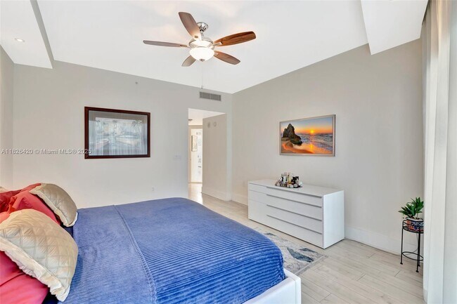 Building Photo - 333 Las Olas Way