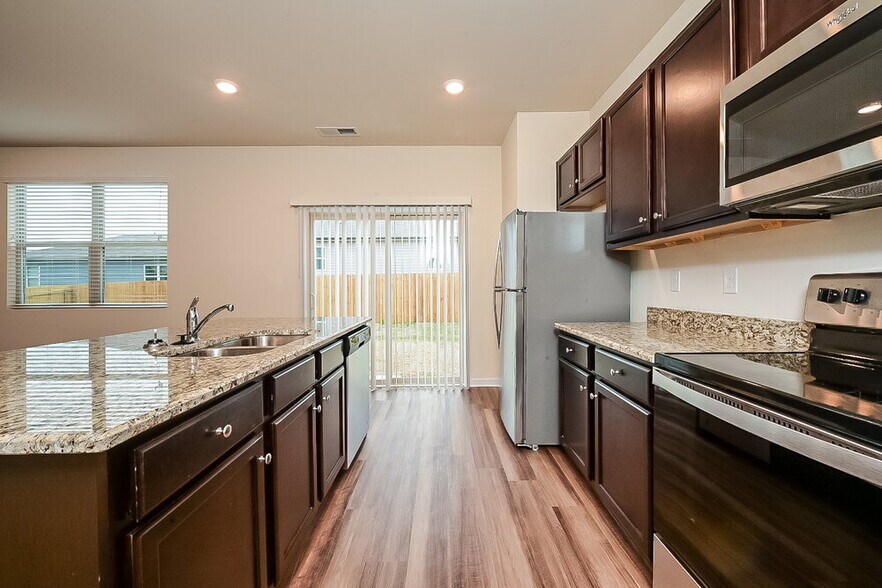 Building Photo - 441 Culloden Moor Dr