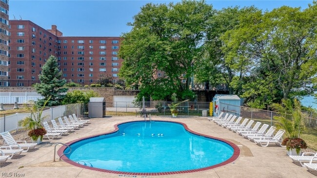 Building Photo - 11720 Edgewater Dr
