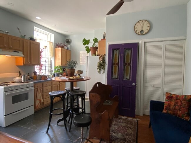 Primary Photo - 1422 Wharton St