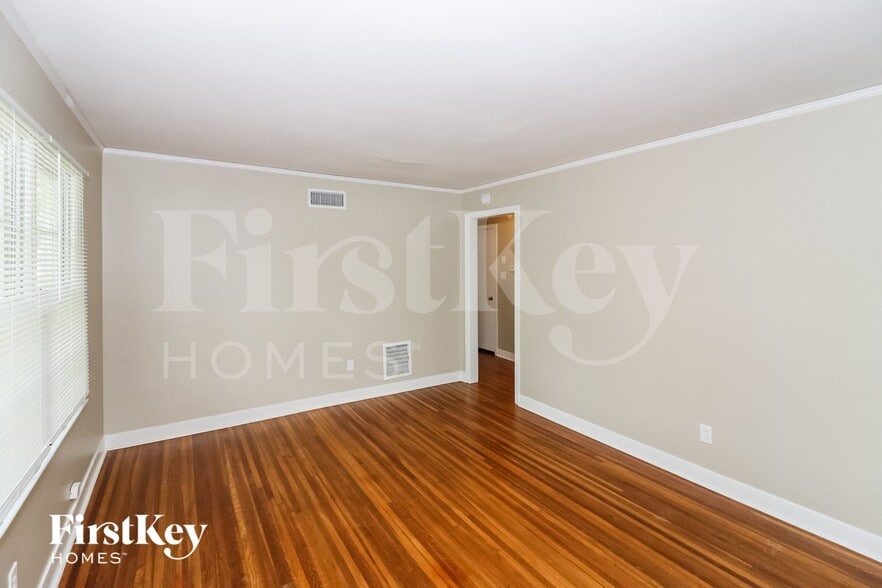 Building Photo - 4516 Leatherwood Ave