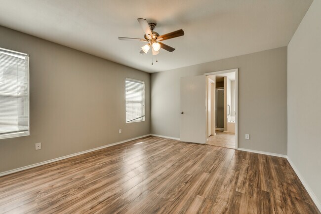 Building Photo - 9917 George Washington Dr