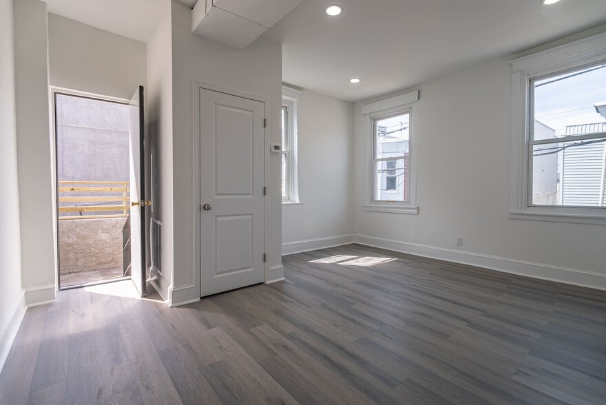 Building Photo - 2410 Wharton St