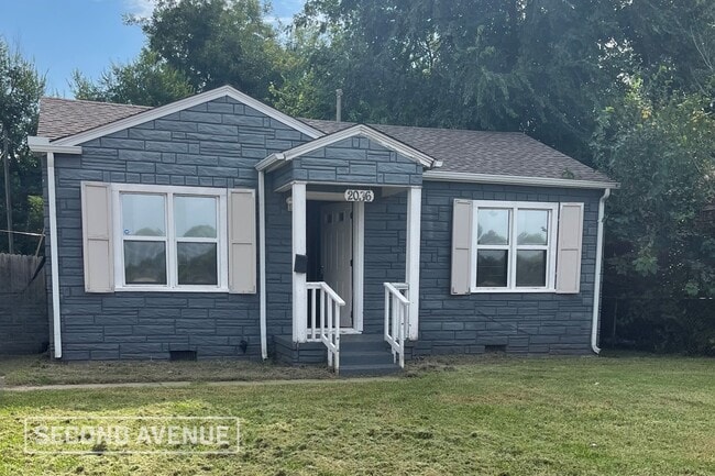 Primary Photo - 2036 NE Grand Blvd
