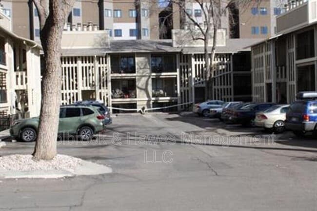 Building Photo - 1209 W Plum St