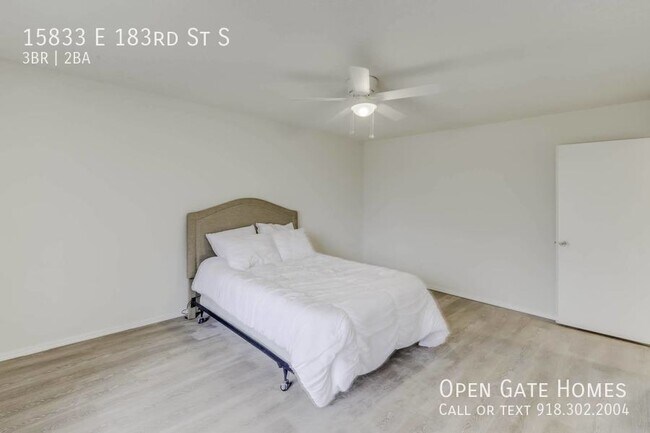 Building Photo - 15833 E 183rd St S