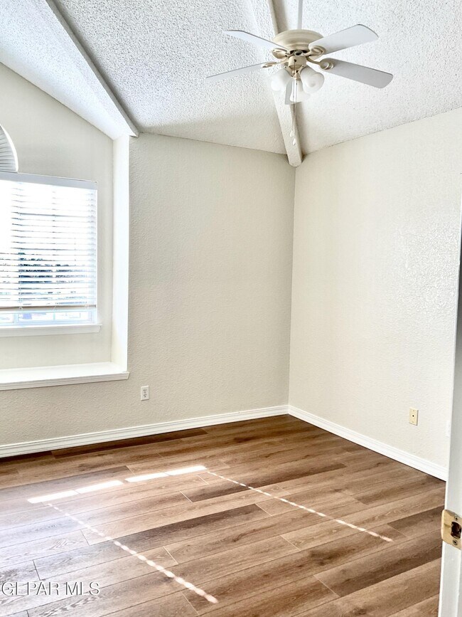 Building Photo - 7369 Luz De Lumbre Ave