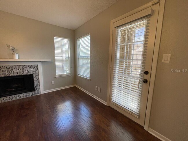 Building Photo - 4401 Thornbriar Ln