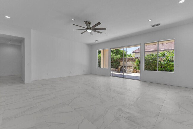 Building Photo - 74613 Waterlily Cir