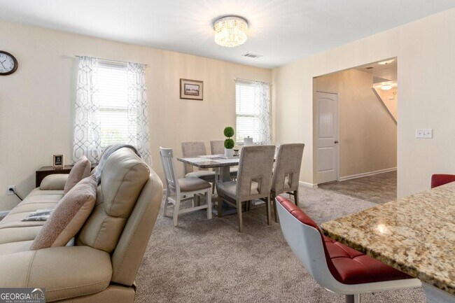 Building Photo - 2896 S Hills