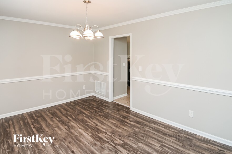 Building Photo - 2101 Killarney Pl