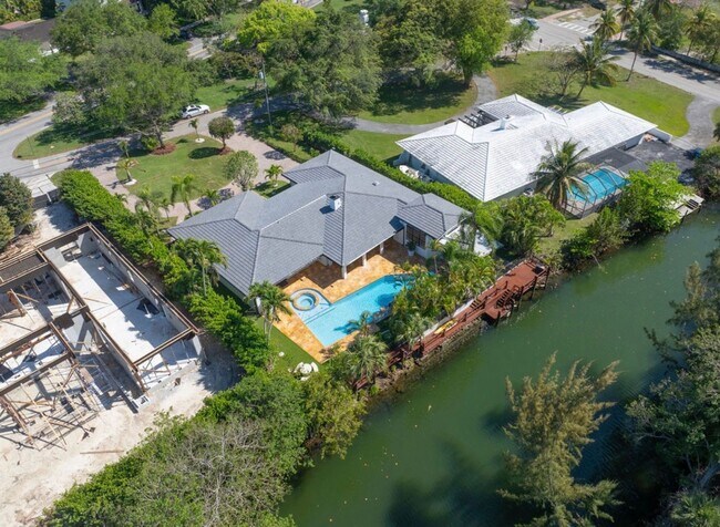 Building Photo - 5120 Carillo St