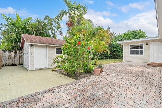 Building Photo - 300 187th St