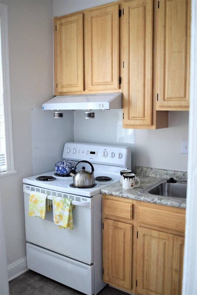 Building Photo - Colonial Village West